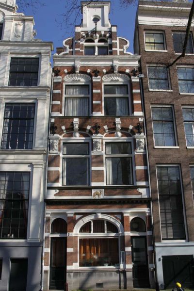 OZ Voorburgwal 241 (&copy; Walther Schoonenberg)