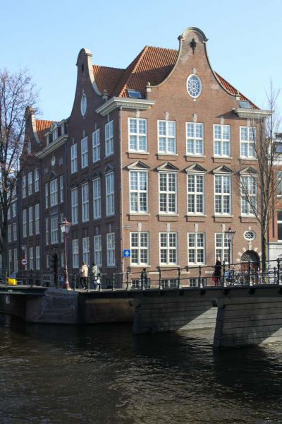 Liefdadigheid naar Vermogen (&copy; Walther Schoonenberg)