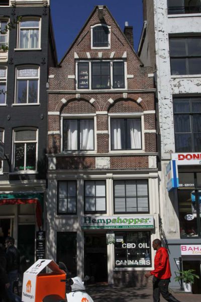NZ Voorburgwal 80 (&copy; Walther Schoonenberg)