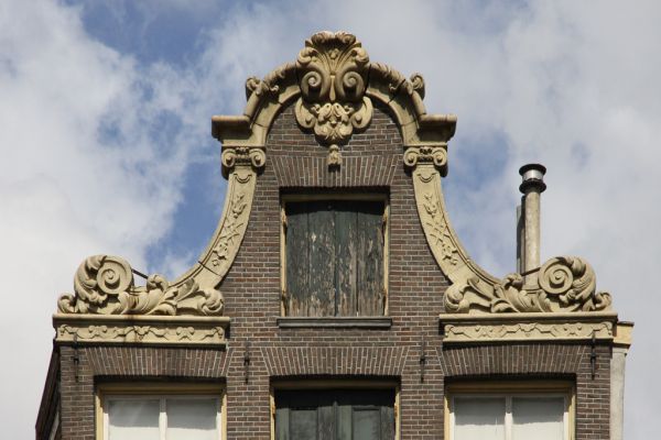 OZ Voorburgwal 136 (&copy; Walther Schoonenberg)