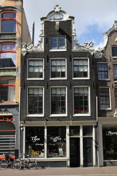 Haarlemmerdijk 45 (&copy; Walther Schoonenberg)