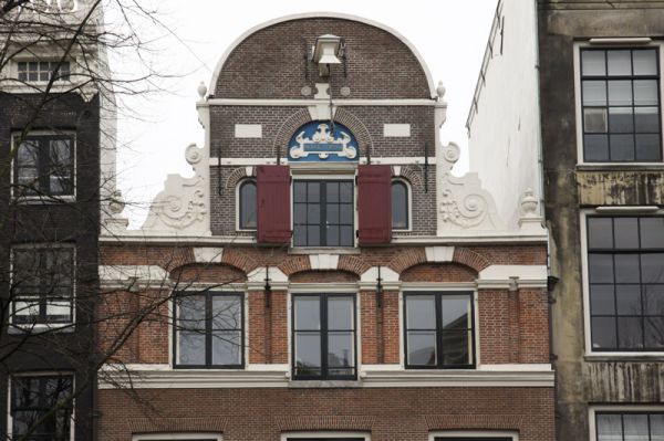 Herengracht 272. Restant van een trapgevel in Amsterdamse renaissance. (&copy; Walther Schoonenberg)