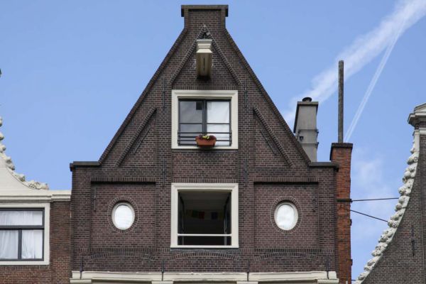 19de-eeuwse top van Leidsegracht 12 (&copy; Walther Schoonenberg)