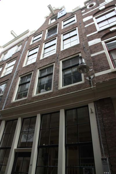 Sint Nicolaasstraat 68 (nieuwe straatnummering) (&copy; Walther Schoonenberg)