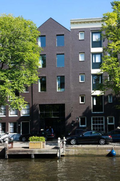 Prinsengracht 323 en 325 (&copy; Walther Schoonenberg)