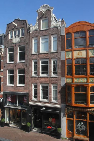 Haarlemmerdijk 142 (&copy; Walther Schoonenberg)