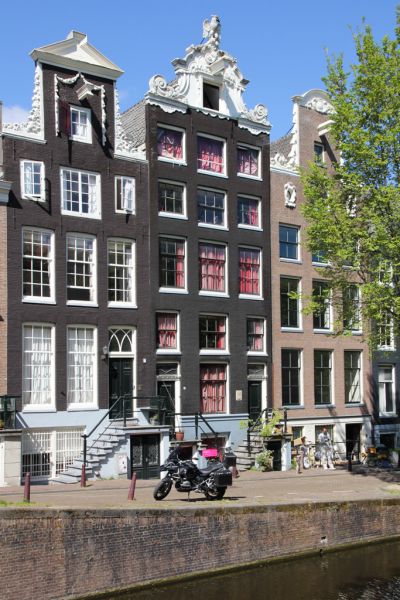 Reguliersgracht 34 (&copy; Walther Schoonenberg)