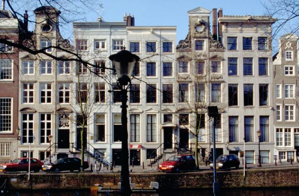 Oorspronkelijk een halsgevel-vijfling Herengracht 408, 406, 404 en 402.