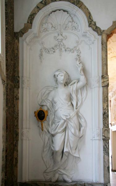 Herengracht 168. Stucbeeld Prudentia van Jan van Logteren (gesigneerd en gedateerd)