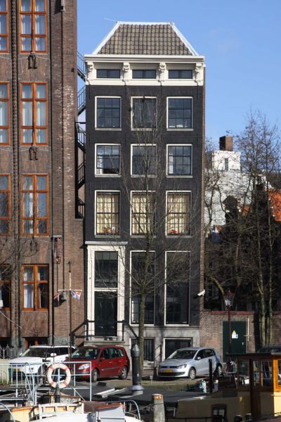 Binnenkant 12 (&copy; Walther Schoonenberg)