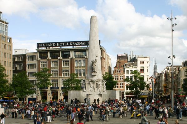 Nationaal Monument op de Dam (&copy; Walther Schoonenberg)