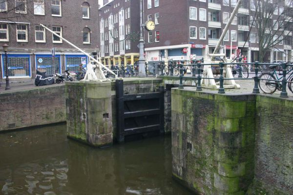 Eenhoornsluis (&copy; Walther Schoonenberg)