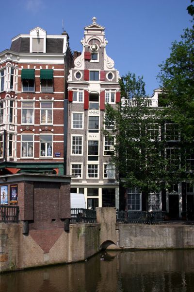 Geldersekade 82 (&copy; Walther Schoonenberg)