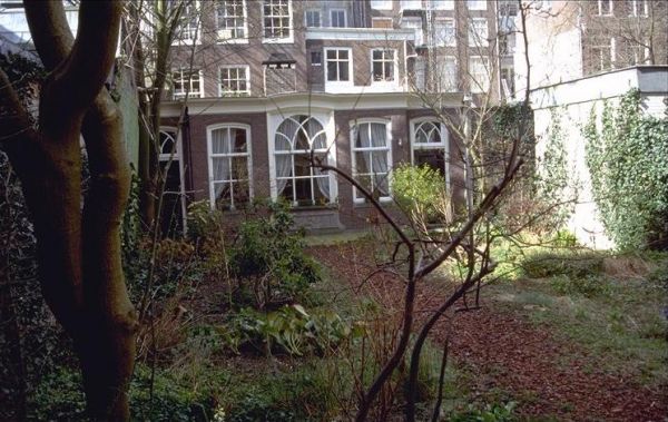 Tuin en tuinhuis (&copy; Walther Schoonenberg)