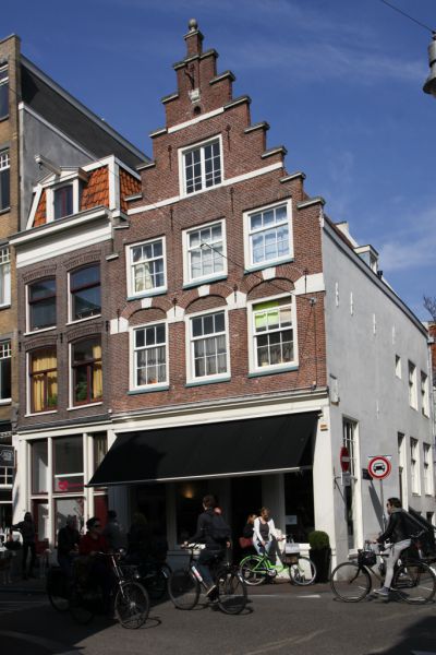 Haarlemmerdijk 124 (&copy; Walther Schoonenberg)