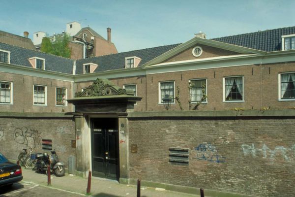 1ste Weteringdwarsstraat 83-105