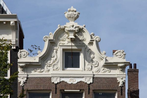 Verhoogde lijstgevel toegeschreven aan Ignatius van Logteren (&copy; Walther Schoonenberg)