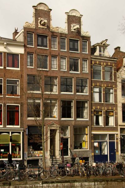 Kloveniersburgwal 56-58 (&copy; Walther Schoonenberg)