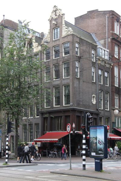 NZ Voorburgwal 228. (&copy; Walther Schoonenberg)