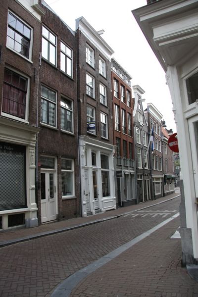 Oude Spiegelstraat 10 is gelijktijdig gebouwd en verbonden met Herengracht 303. (&copy; Walther Schoonenberg)