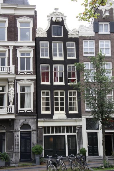 OZ Voorburgwal 133. (&copy; Walther Schoonenberg)