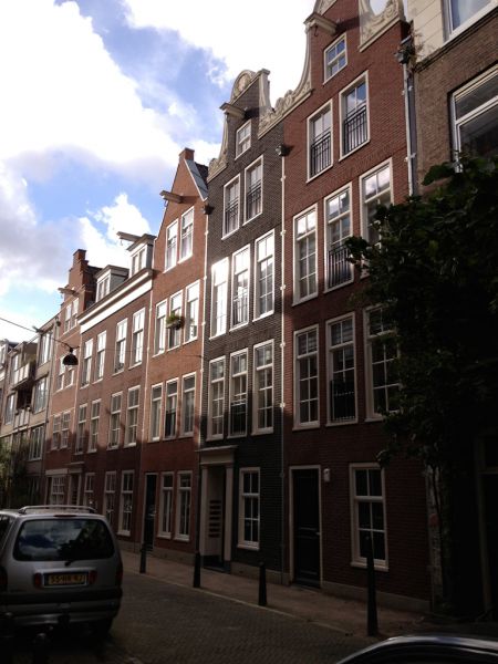 Rozenstraat 68-76 (&copy; Walther Schoonenberg)