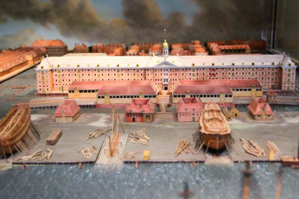 Het Oost-Indisch Zeemagazijn op de maquette van Oostenburg (Amsterdam Museum)