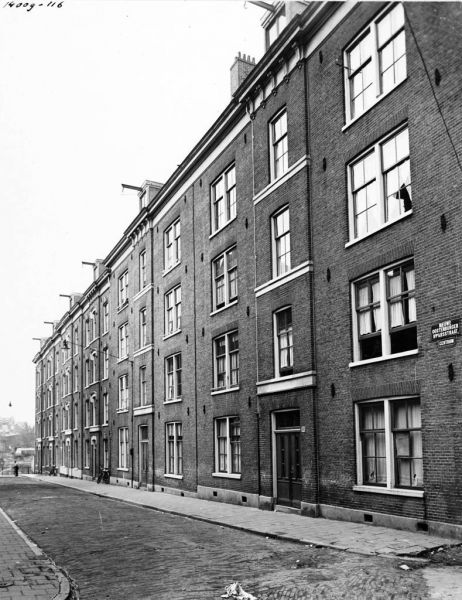 Nieuwe Oostenburgerdwarsstraat 1-11
