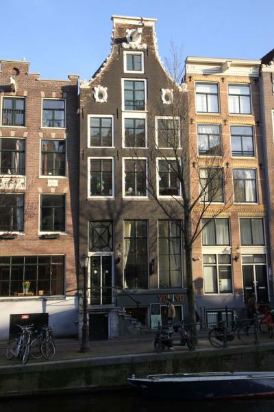 OZ Voorburgwal 67 (&copy; Walther Schoonenberg)