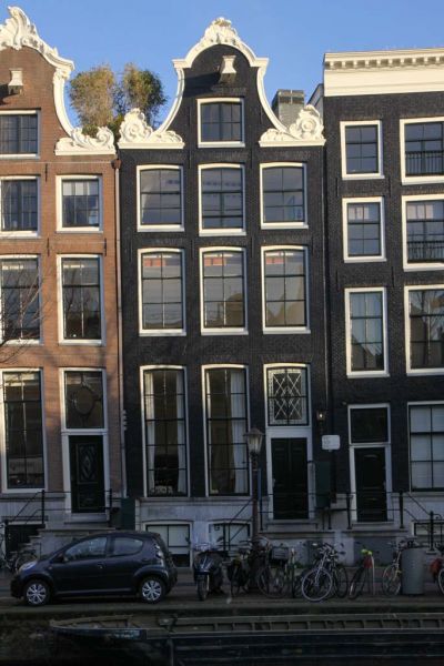 OZ Voorburgwal 107 (&copy; Walther Schoonenberg)