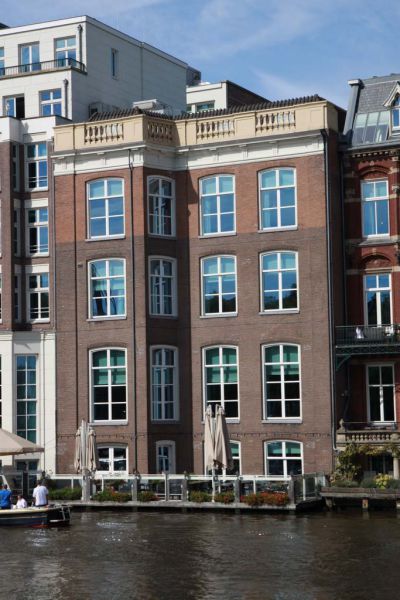Achtergevel aan de Binnen-Amstel (&copy; Walther Schoonenberg)