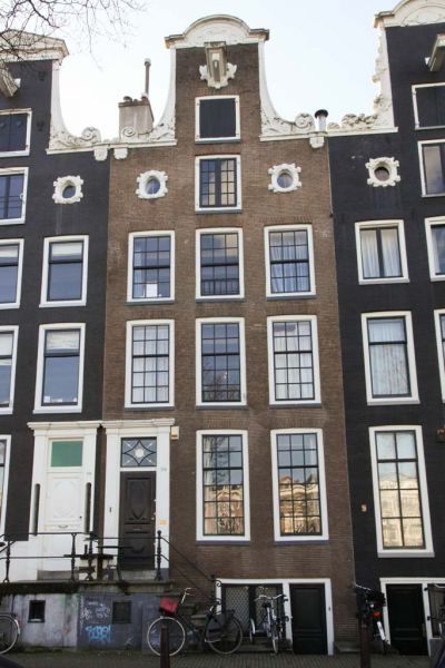 Amstel 334 (&copy; Walther Schoonenberg)