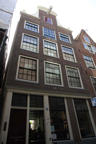Nieuwe Nieuwstraat 19 (&copy; Walther Schoonenberg)