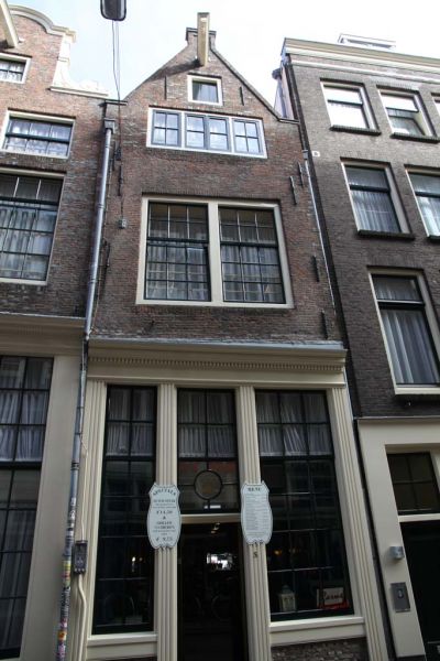 Nieuwebrugsteeg 7 (&copy; Walther Schoonenberg)