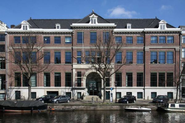 Keizersgracht 617-629 (&copy; Walther Schoonenberg)