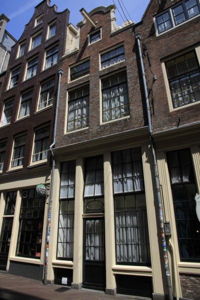 Nieuwebrugsteeg 5 (&copy; Walther Schoonenberg)