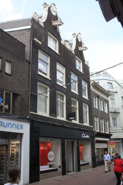 Kalverstraat 80-82 (&copy; Walther Schoonenberg)