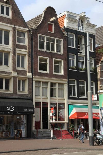 NZ Voorburgwal 84 (&copy; Walther Schoonenberg)