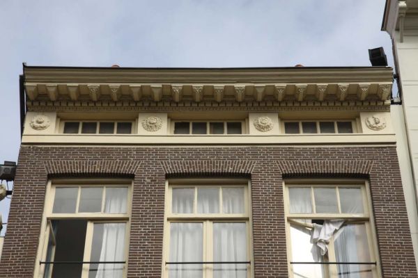 Haarlemmerdijk 48 (&copy; Walther Schoonenberg)