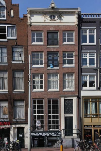 NZ Voorburgwal 152 (&copy; Walther Schoonenberg)