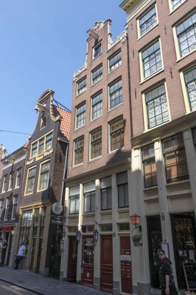 Zeedijk 33 (&copy; Walther Schoonenberg)
