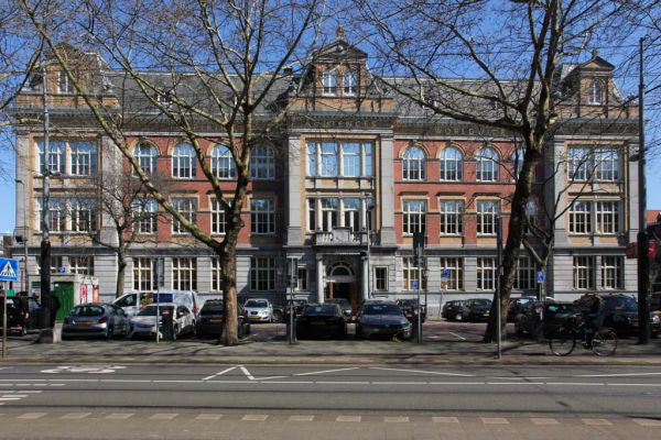 Eerste Openbare Handelsschool, Raamplein 1 (&copy; Walther Schoonenberg)