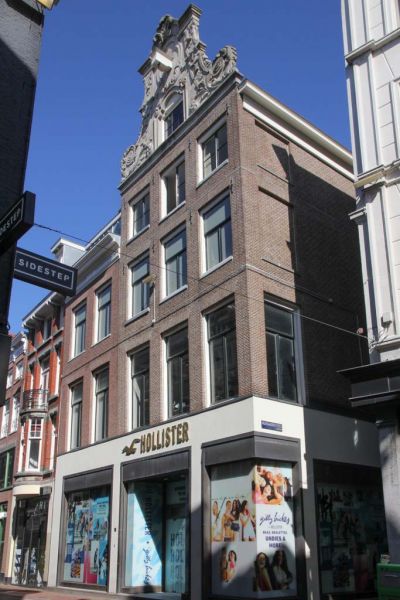 Kalverstraat 181 (&copy; Walther Schoonenberg)