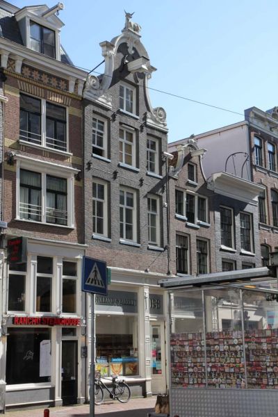 Kalverstraat 143 (&copy; Walther Schoonenberg)