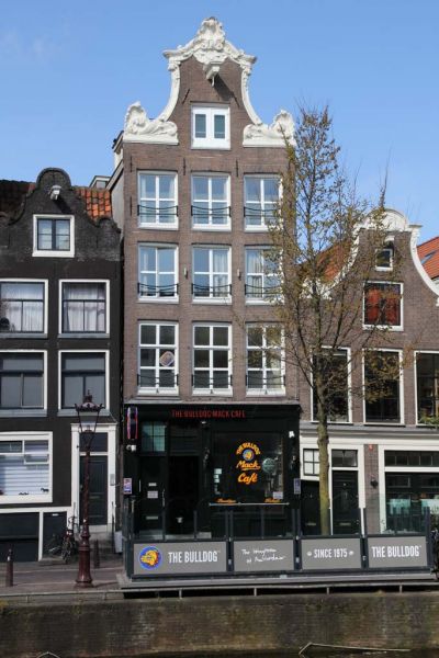 OZ Voorburgwal 132 (&copy; Walther Schoonenberg)