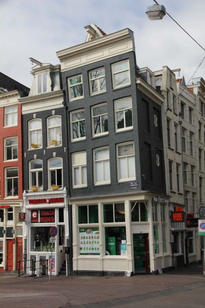 OZ Voorburgwal 240 (© Walther Schoonenberg)