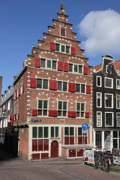 OZ Voorburgwal 14 (&copy; Walther Schoonenberg)