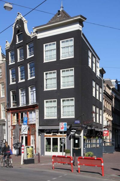 NZ Voorburgwal 121 (&copy; Walther Schoonenberg)