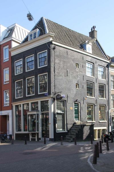 Kerkstraat 146 hoek Nieuwe Spiegelstraat (&copy; Walther Schoonenberg)