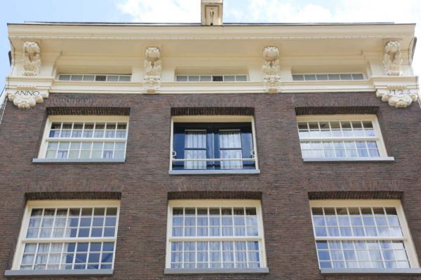 Warmoesstraat 5 (&copy; Walther Schoonenberg)